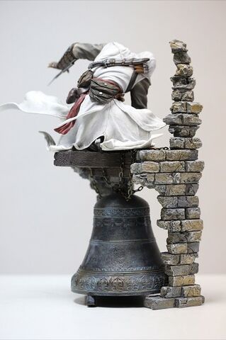 ASSASSIN S CREED ALTAIR CLOCHE 4