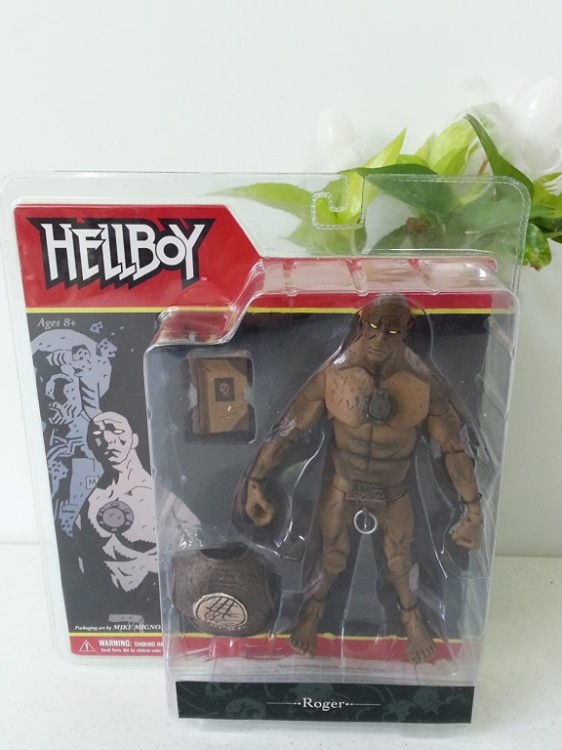 HELLBOY ROGER MEZCO 1