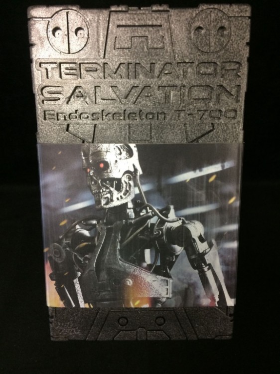 HOT TOYS TERMINATOR SALVATION T700 1