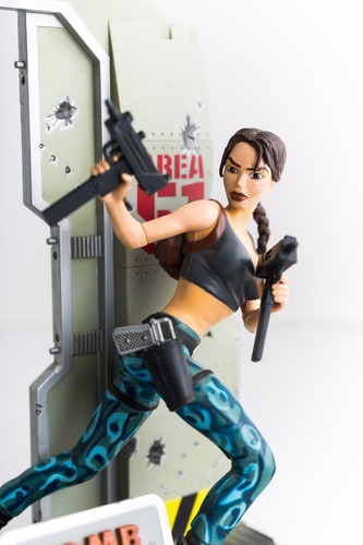 TOMB RAIDER LARA CROFT AREA 51 PLAYMATES 10 1